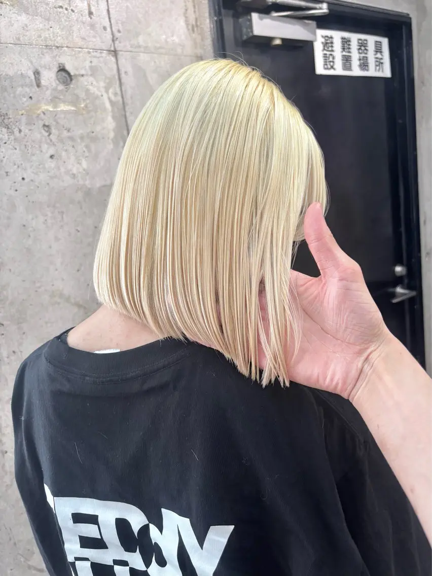 ミディアム カラー ブリーチ 抜きっぱなしブロンド ブロンド ボブ ヘアカラー SHOTO ハイトー ン/ブロンドカラーのヘアスタイル