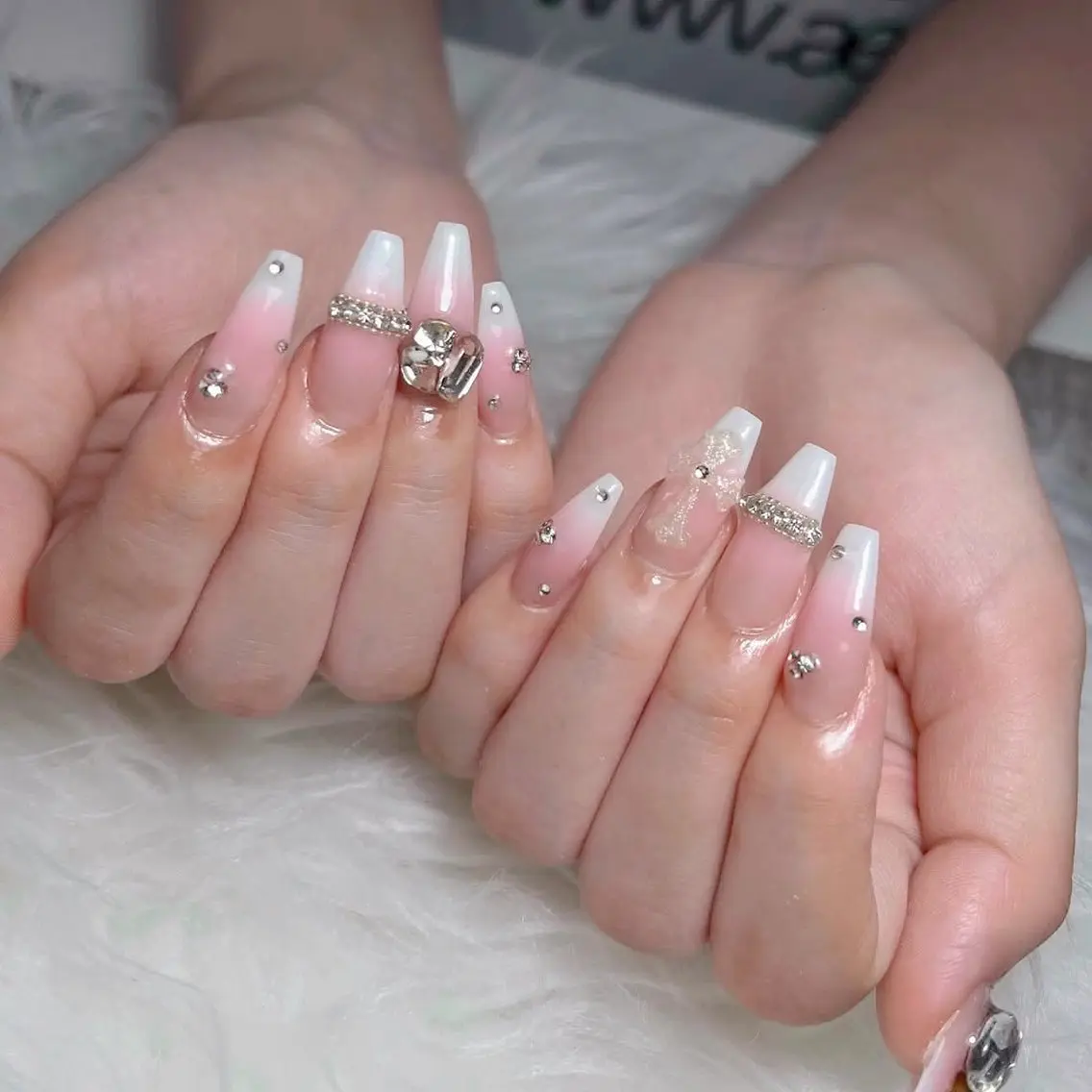 ネイル オーロラネイル クリアネイル 成人式 フラッシュネイル ジェルネイル ハンドネイル Amee Nail Salonのネイルデザイン