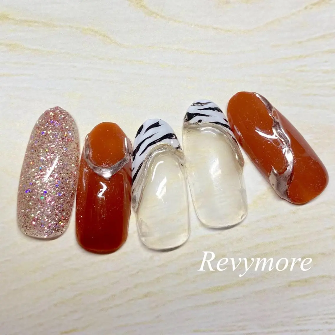 ミディアム ネイル アニマル柄 ブラウン ジェルネイル シンプルネイル nail salon Revymoreのネイルデザイン