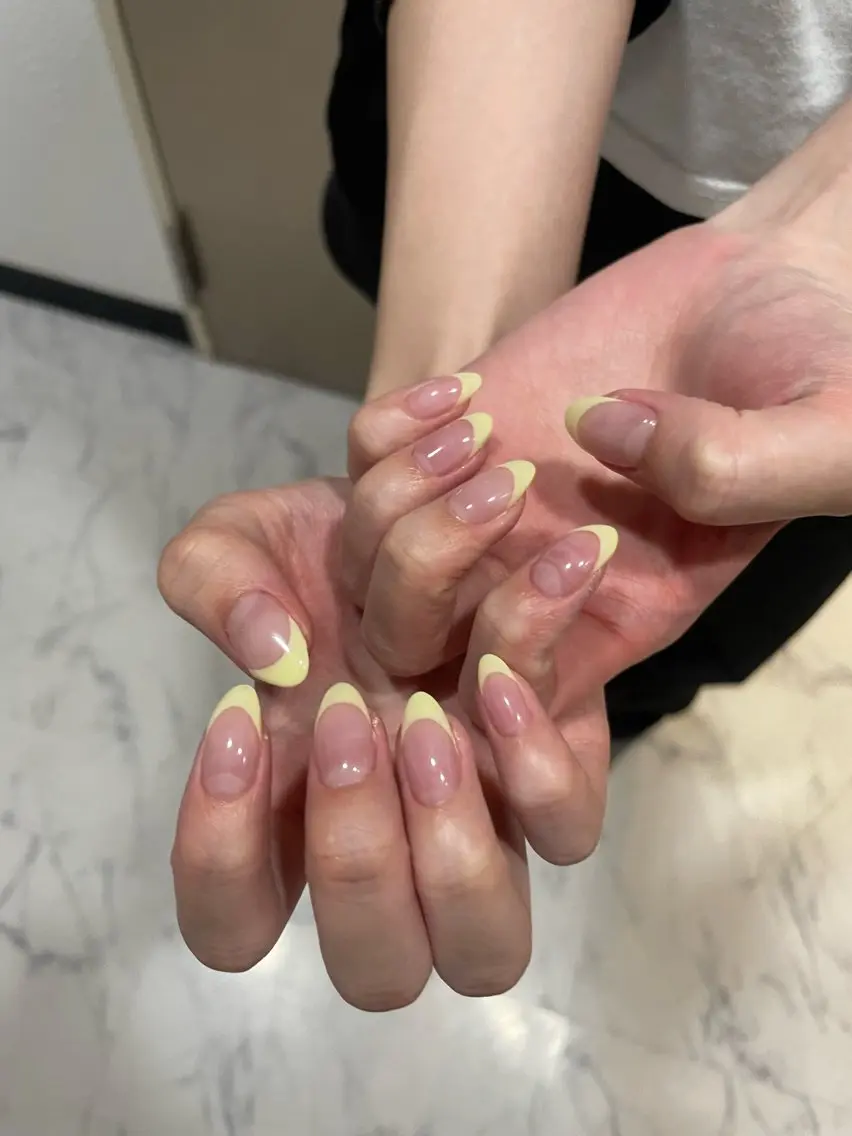 フレンチネイル ¥4,400(オフ1本¥110~)の写真