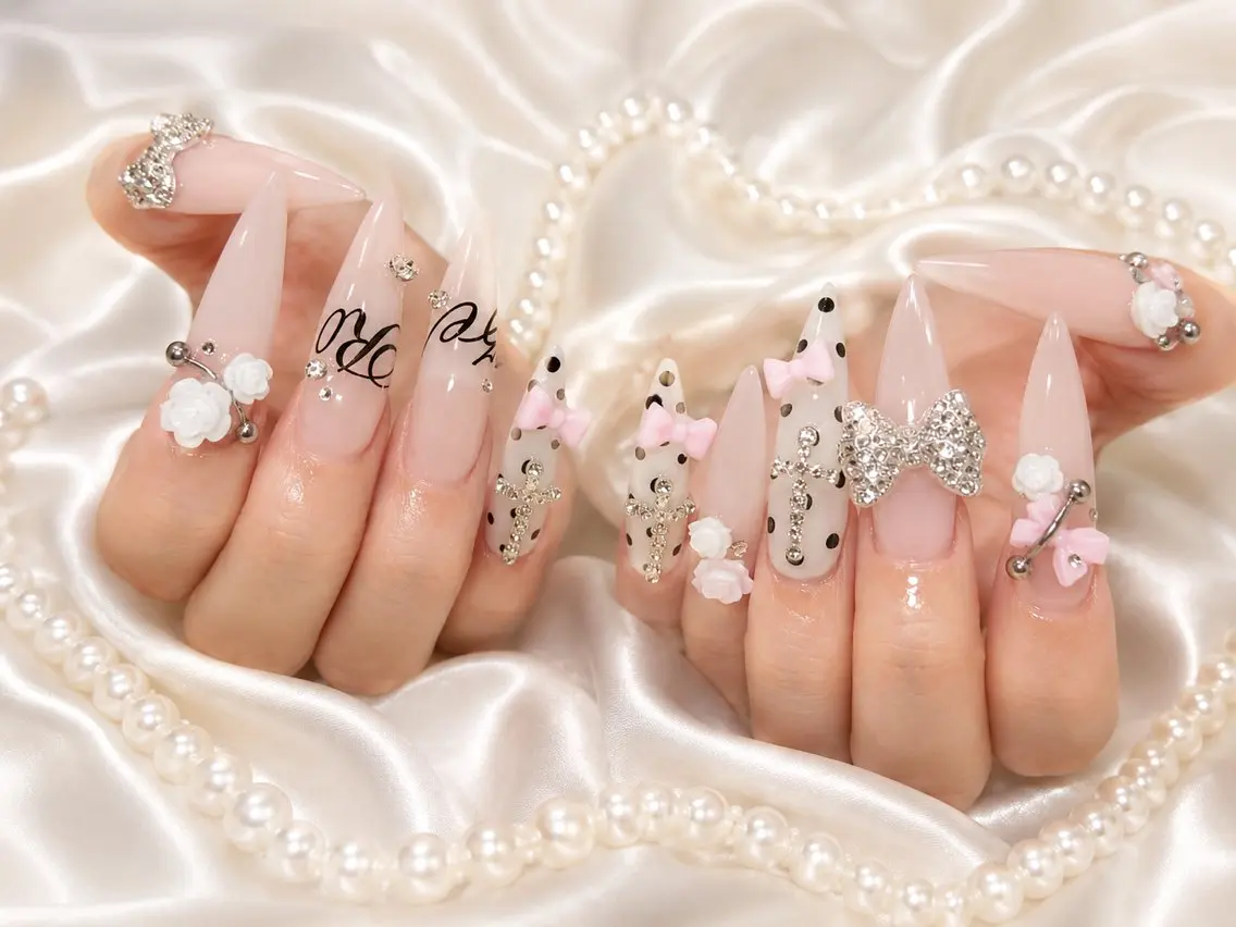 ネイル アートネイル オーロラネイル ボルドー チークネイル フレンチネイル ハンドネイル Sakura Nail Salonのネイルデザイン
