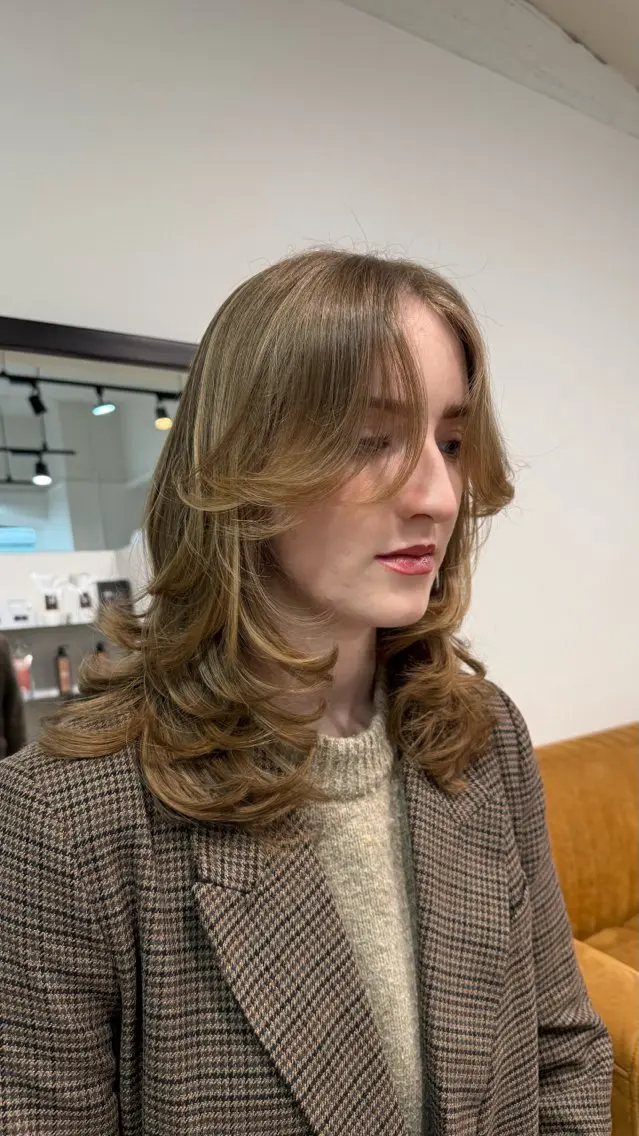 ミディアム Merlyosaka 早川未来のヘアスタイル