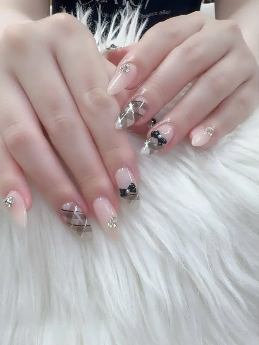 ネイル フレンチネイル グラデーション キラキラネイル 韓国ネイル マグネットネイル ハンドネイル ハンドケア Hara Nail 【持ち込みOK】のネイルデザイン