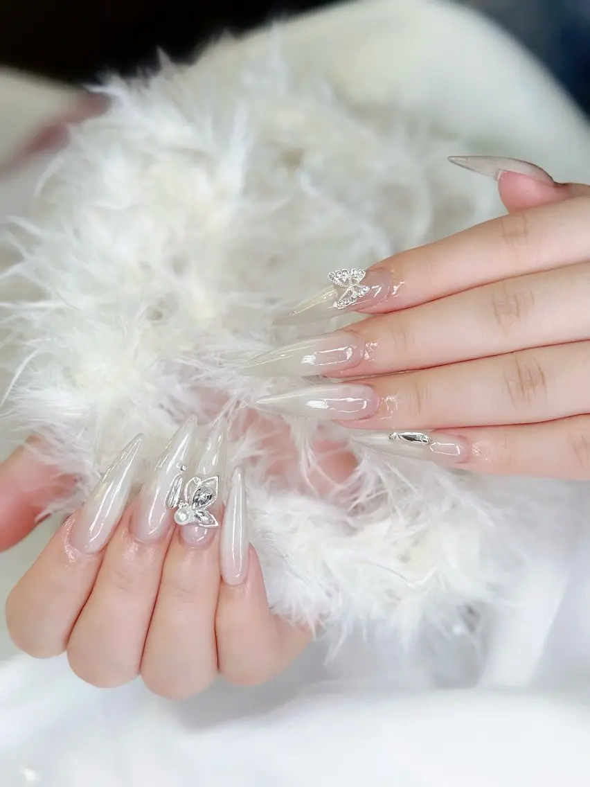 セミロング ハンドネイル Bibi nail Osakaのネイルデザイン