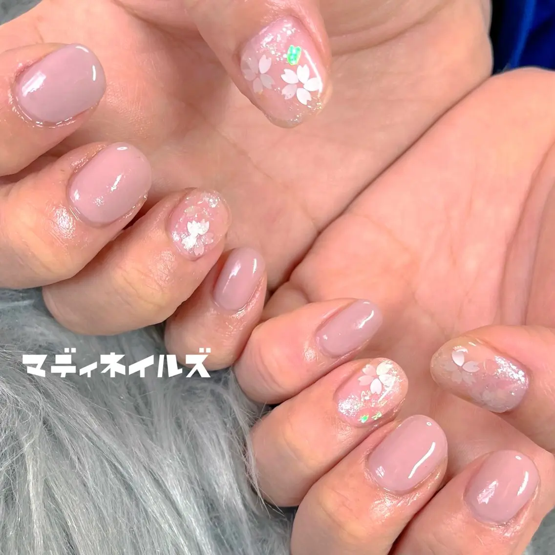 ネイル ホログラムネイル MADDYNAILS ✴︎柏痛ネイルのネイルデザイン