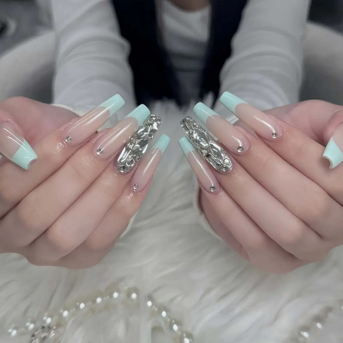 ネイル フレンチネイル ジェルネイル グラデーション 氷ネイル・うるうるネイル キラキラネイル ハンドネイル ハンドケア Nova Nailのネイルデザイン