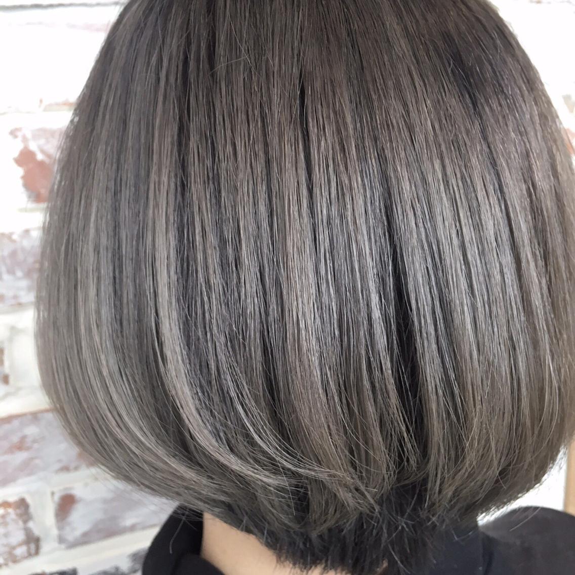 ショート カラー シルバー 【渋谷で人気】艶髪× 髪質改善/ツヤカラーのヘアスタイル