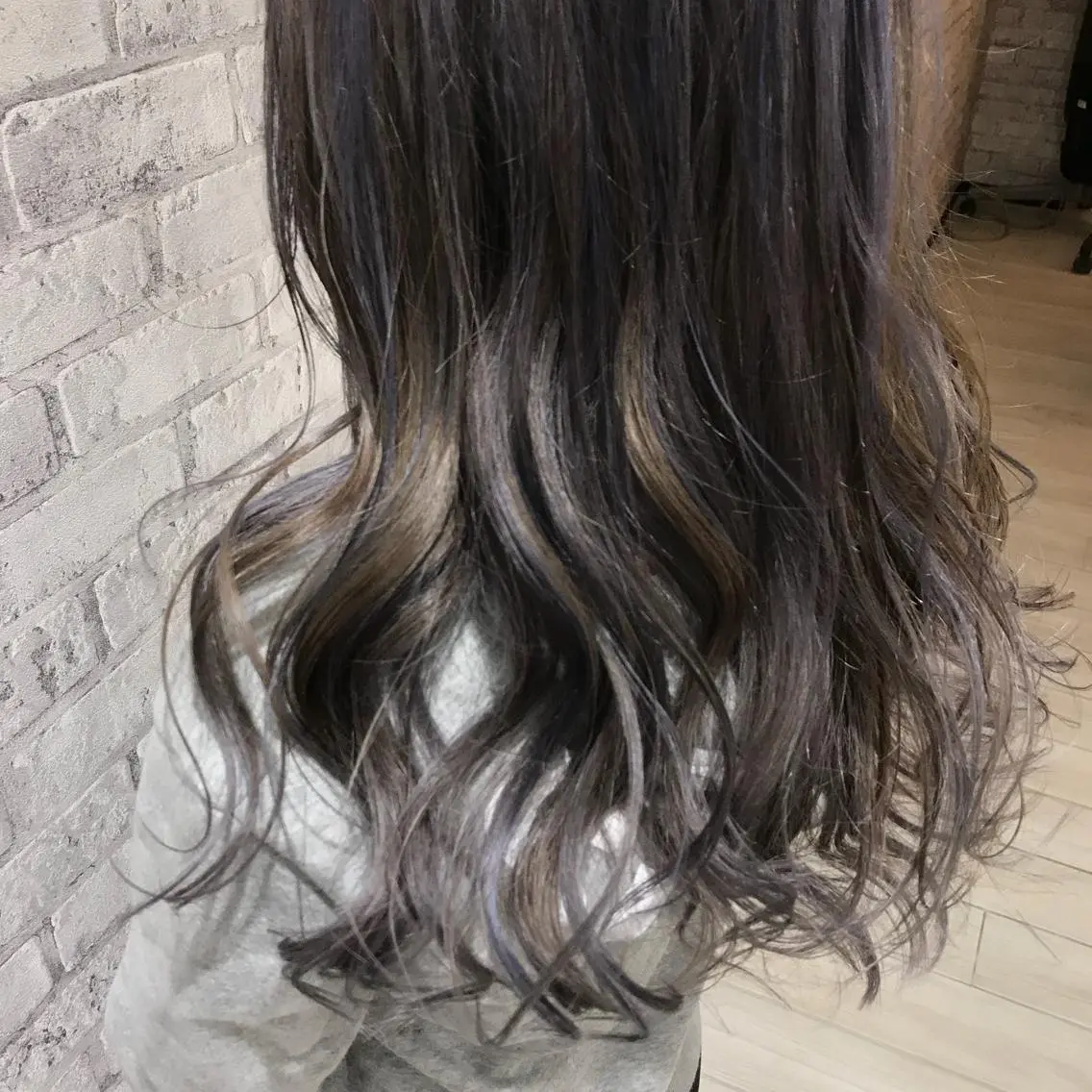 ロング カラー ラベンダーカラー ラベンダーグレー Oopsレイヤー 加藤澄都のヘアスタイル