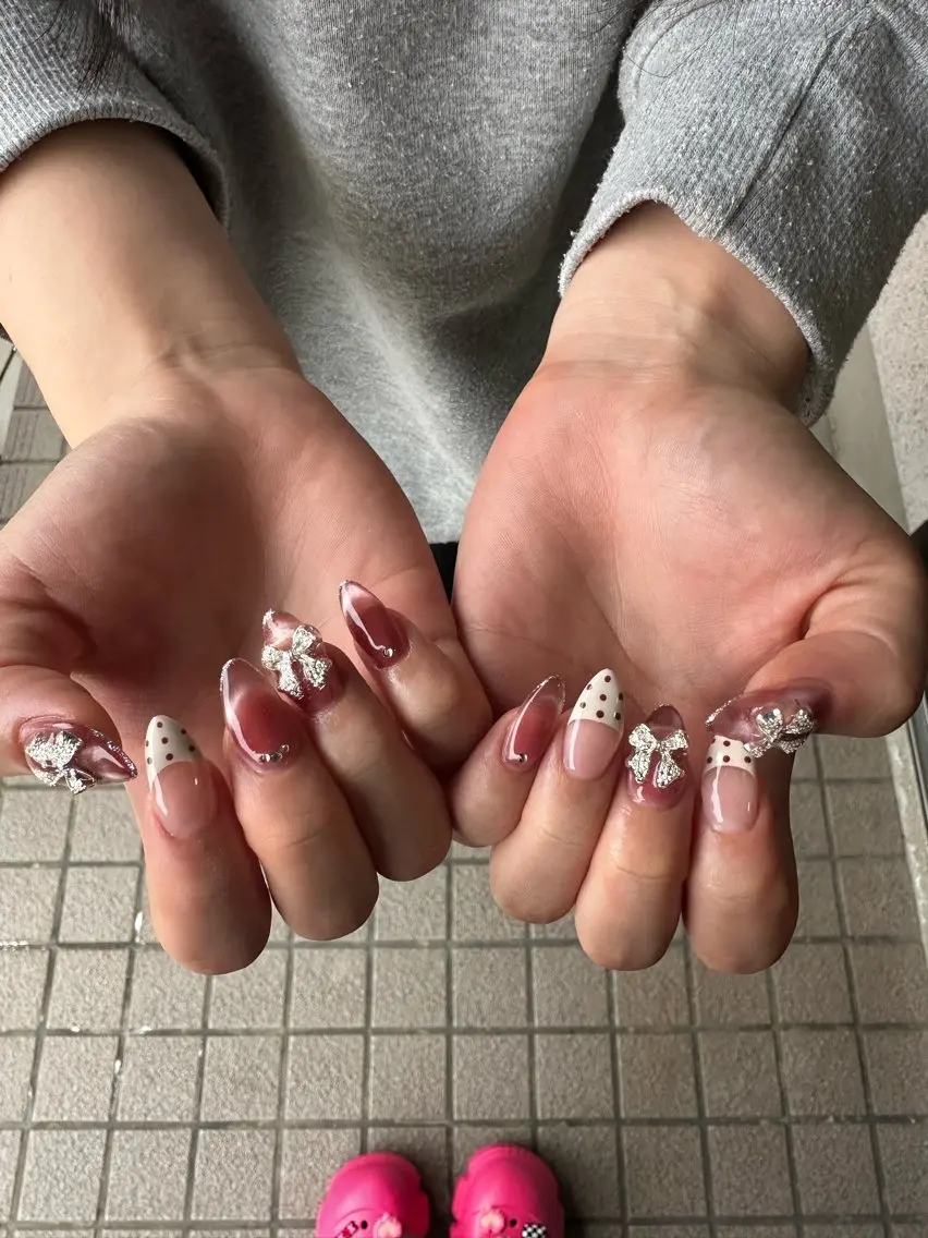 ネイル ドット フレンチネイル Sawa ︎︎𓂃⟡.·のネイルデザイン