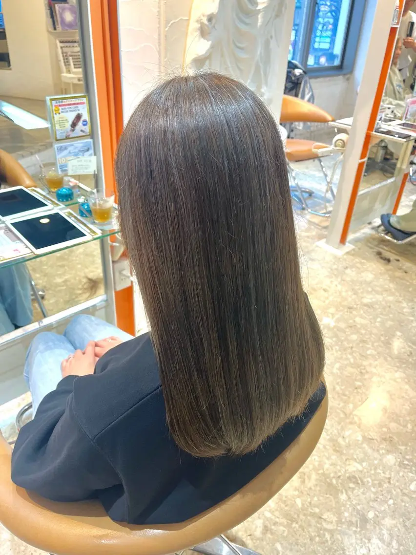 セミロング カラー カット ヘアカラー うしだ かおるのヘアスタイル