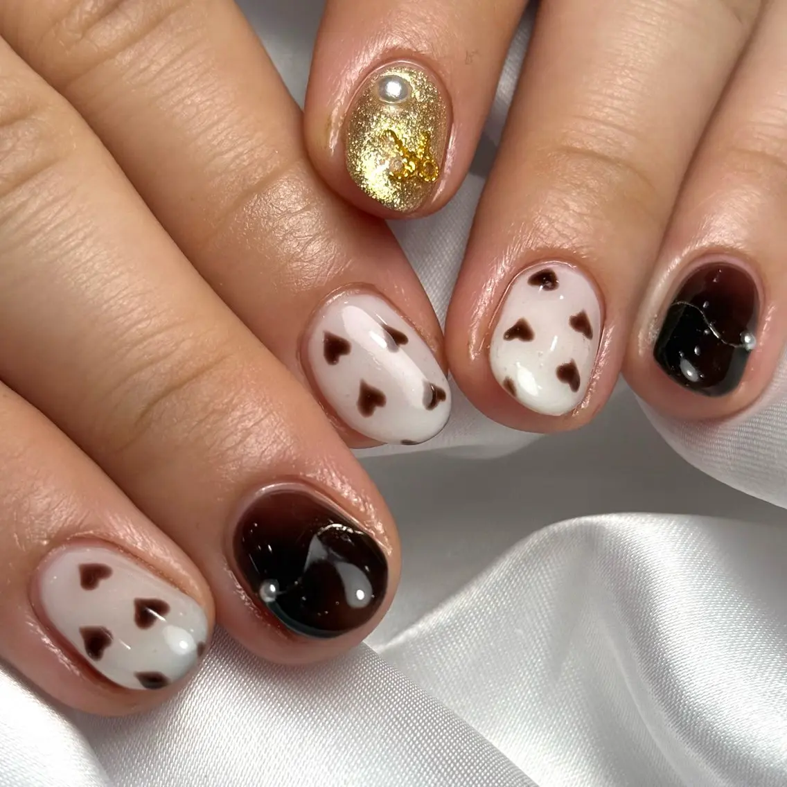 ネイル ブラウン ハート バレンタイン Ray nail natsu🎀のネイルデザイン