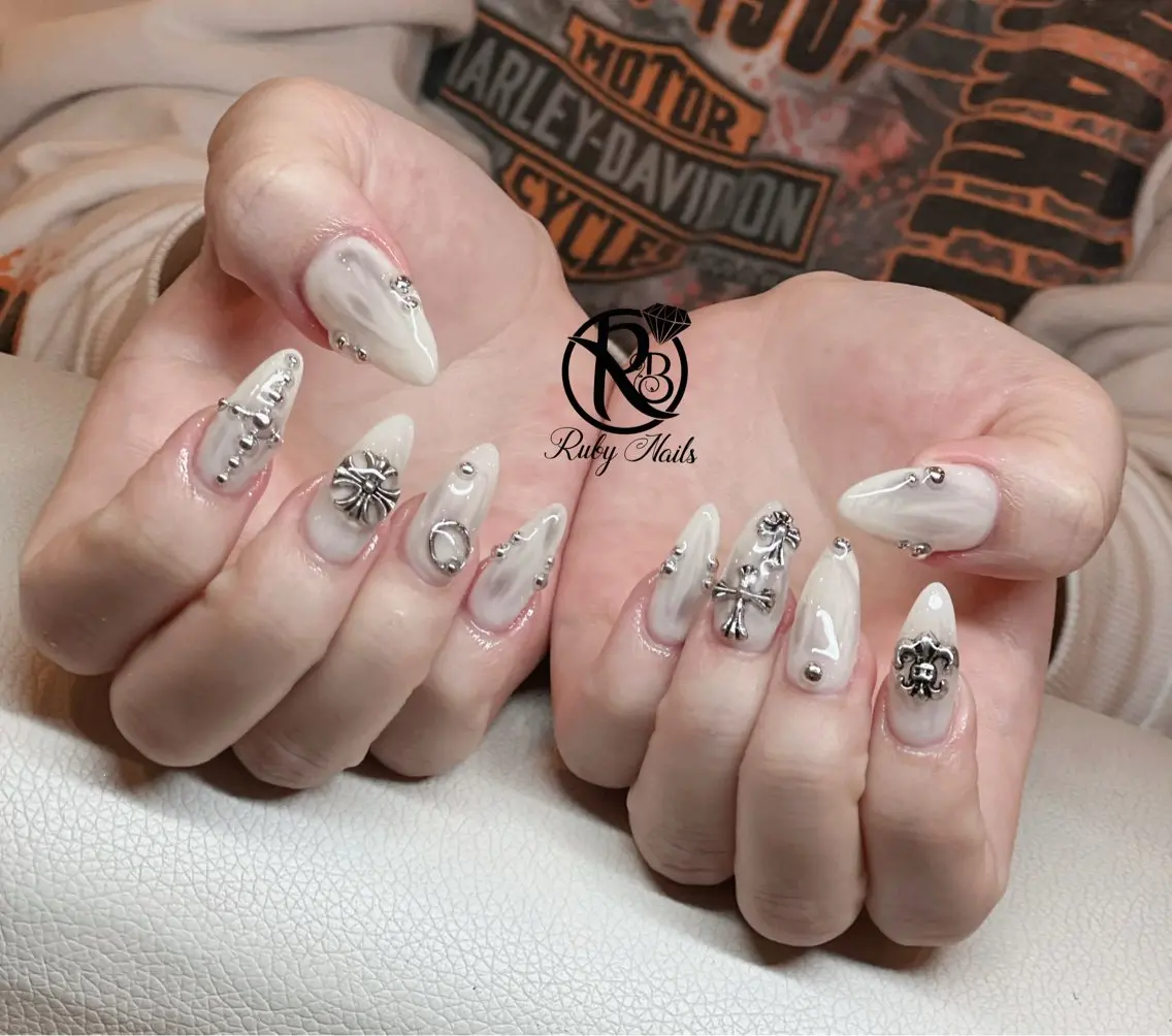 ネイル ボルドー ブラウン チークネイル ドット フットネイル ハンドネイル RUBY Nail 日暮里店のネイルデザイン