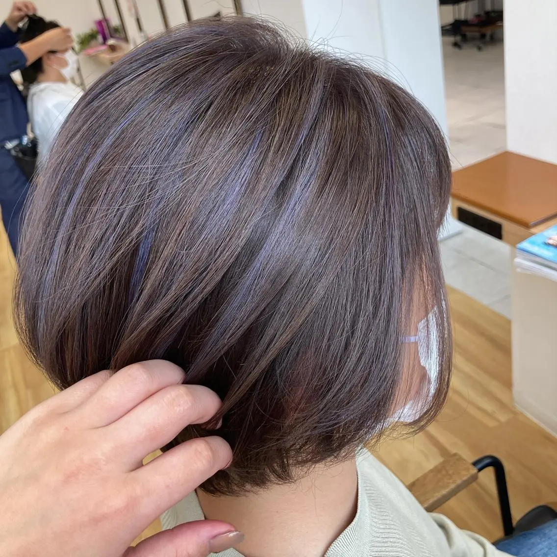 カラー 神田 菜々子のヘアスタイル