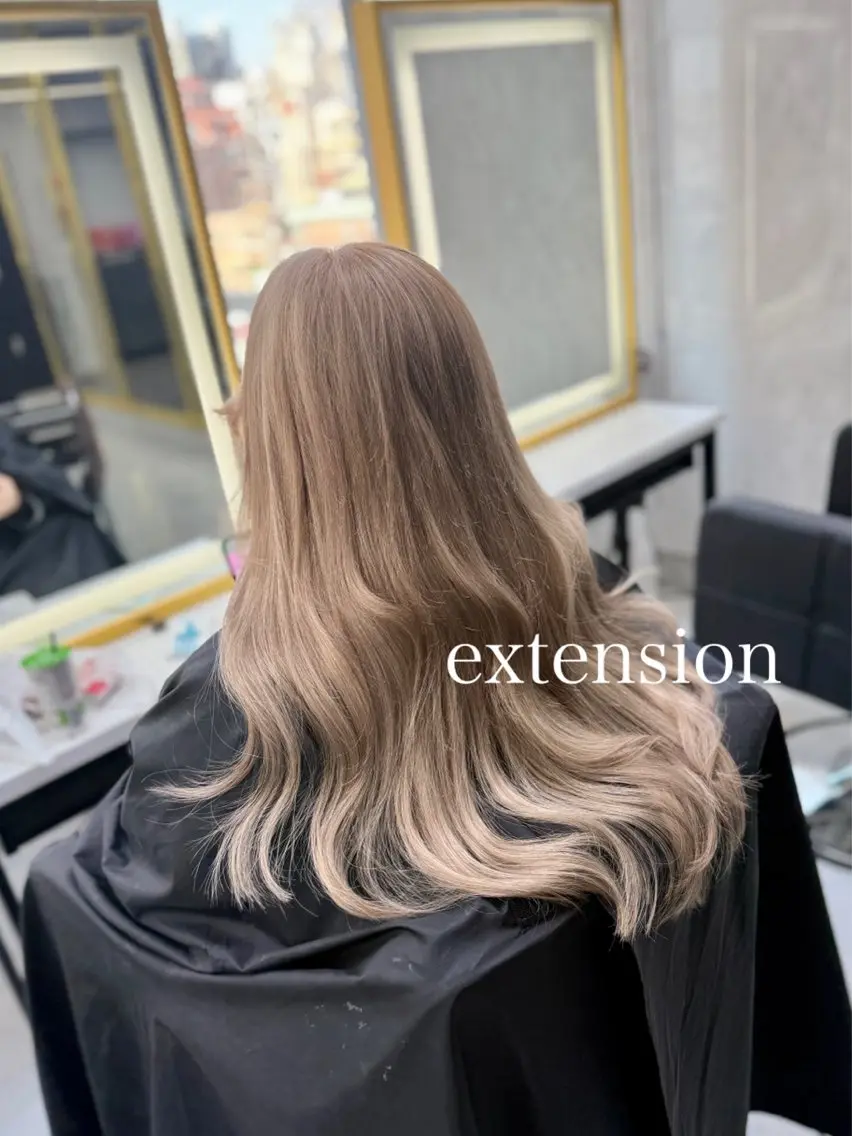 ロング カラー ベージュカラー ブリーチ 透明感カラー グレージュ ミルクティーグレージュ ヘアカラー エクステ エクステ🩵ブリーチ 韓国ヘア🩵KAEのヘアスタイル