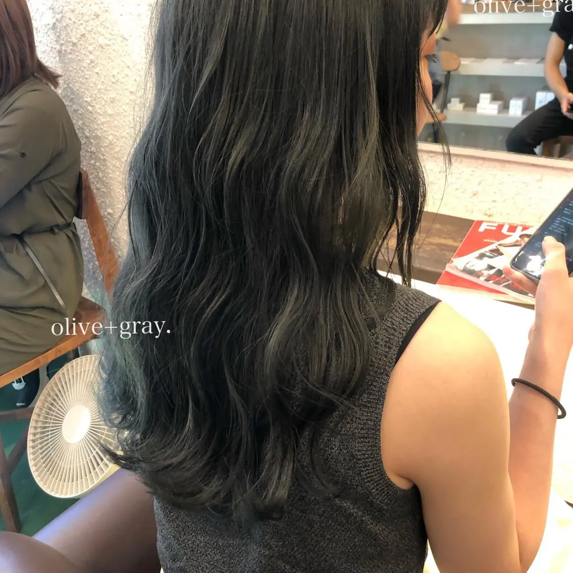ロング カラー ブリーチ オリーブカラー ボブ/ミディアム RIONAのヘアスタイル
