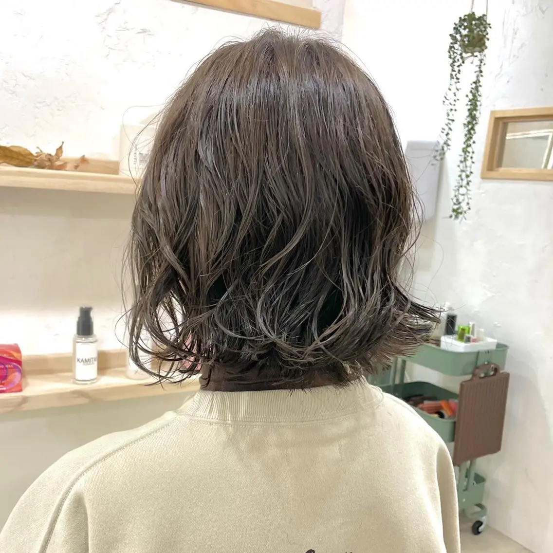 ショート カラー パーマ 切りっぱなしボブ 透明感カラー デザインカラー インナーカラー ボブ 髪質改善 縮毛矯正/ レイヤー/銀座/本木のヘアスタイル