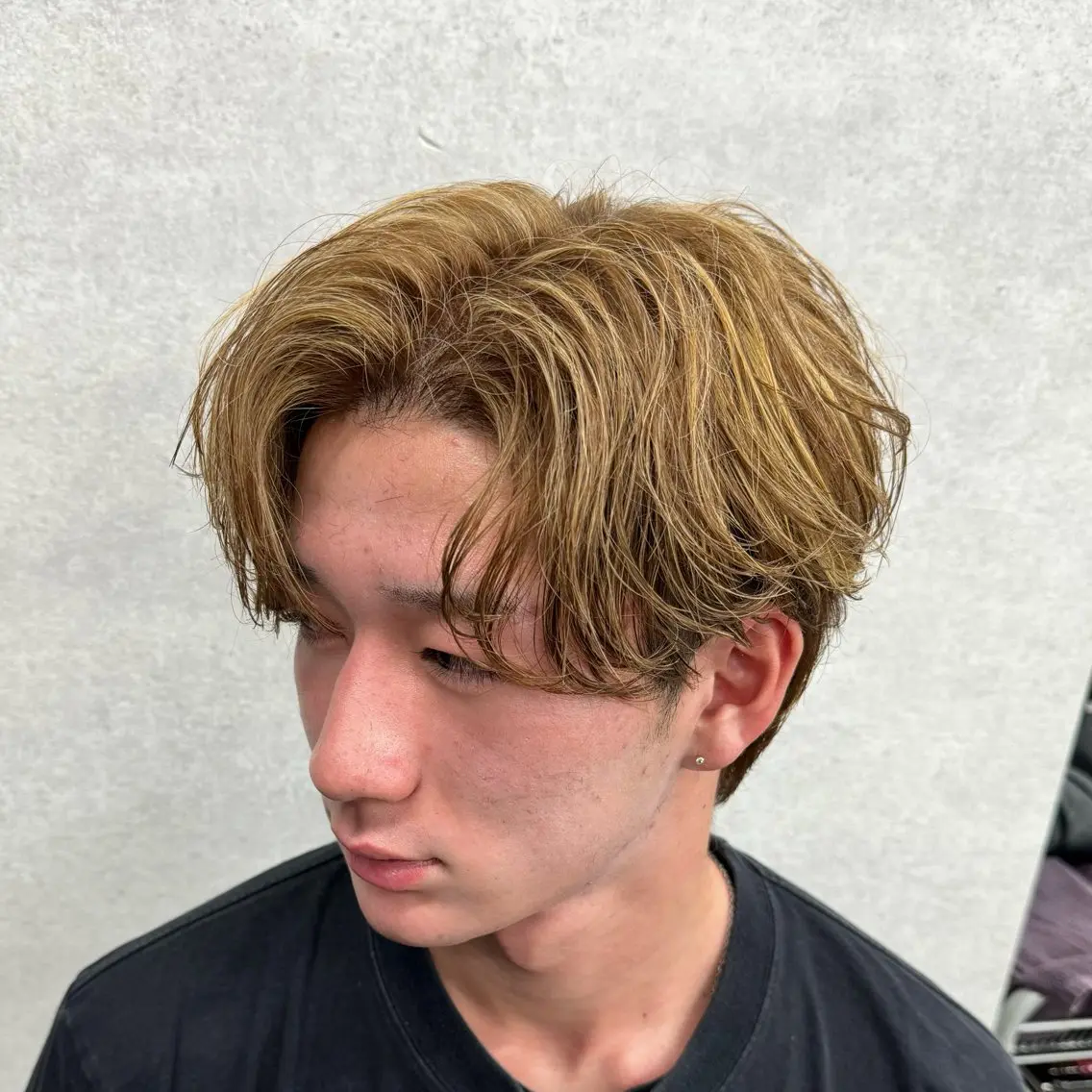 ショート カラー パーマ ヘアアレンジ メンズ センターパート メンズハイライト メンズメッシュ マッシュ メンズパーマ カット パーマ トリートメント ヘッドスパ ヘアセット 仕上がり満足度No. 1🔥BLUCK🔥のヘアスタイル