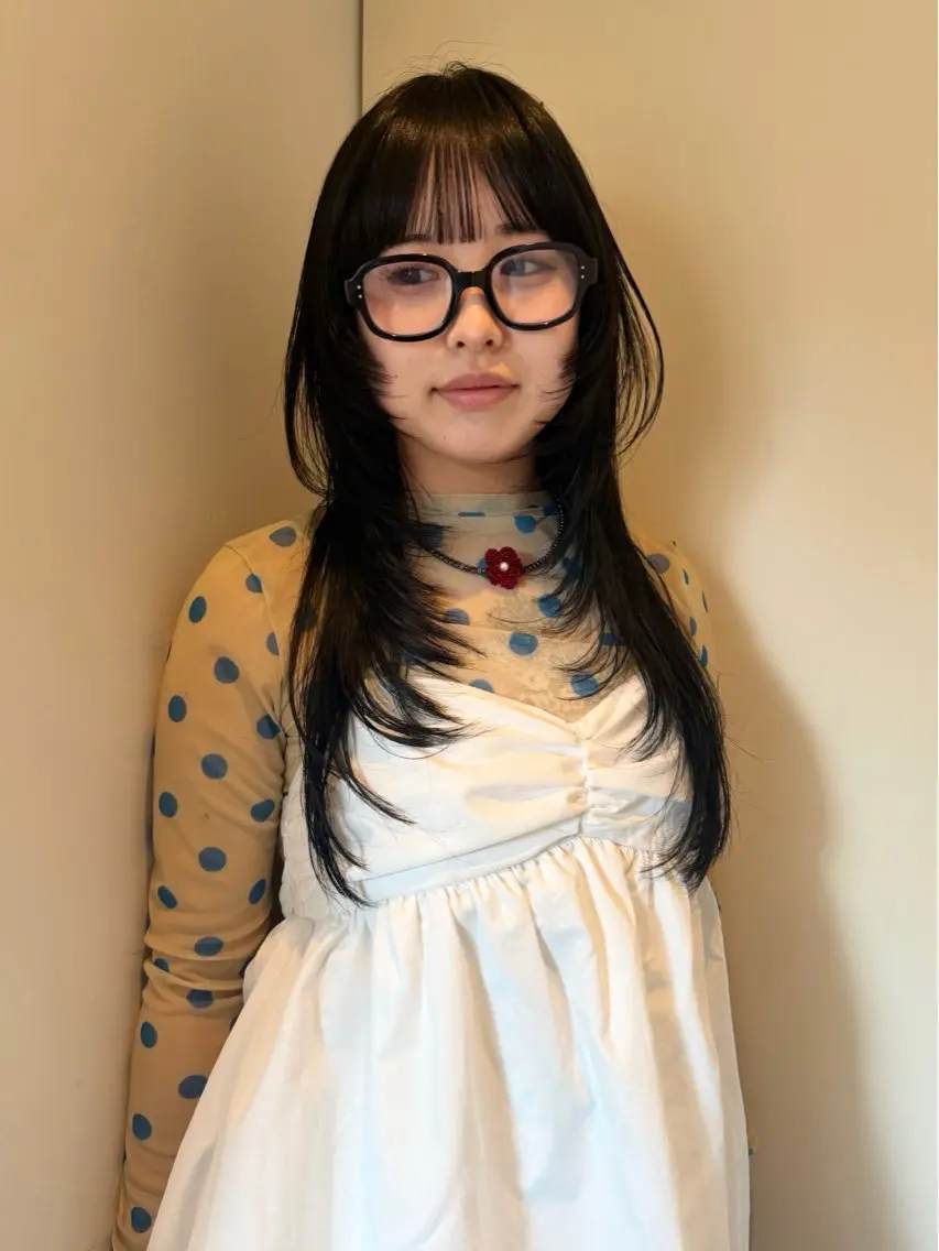 ロング カラー くびれヘア 顔まわりレイヤー ハッシュカット ハイレイヤー ヨシンモリ カット ヘアカラー トリートメント MIU/ルーツカラー 顔まわりレイヤーのヘアスタイル