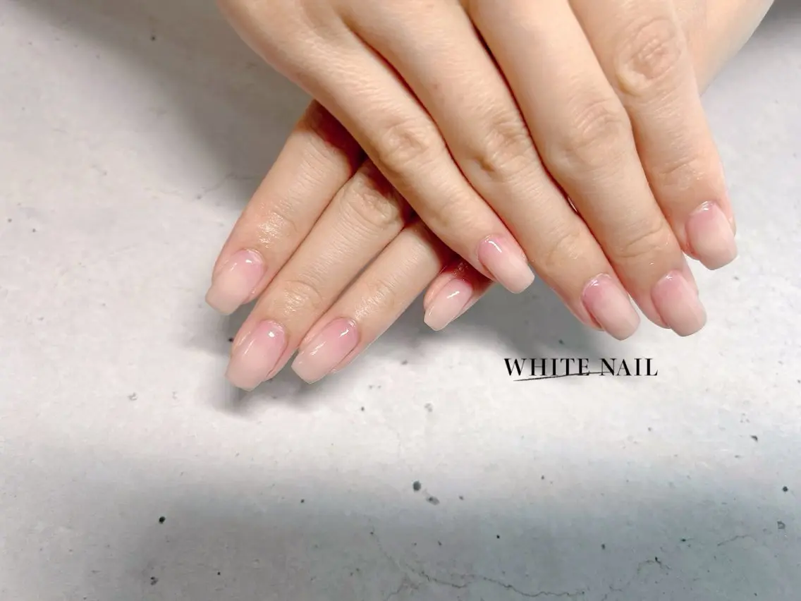 ネイル グラデーション ハンドネイル WHITE NAIL ホワイトネイルのネイルデザイン