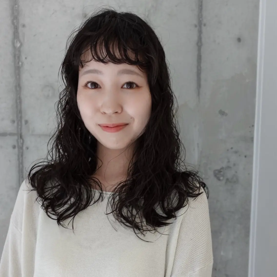 セミロング パーマ ヘアアレンジ セミロングパーマ レイヤーカット オン眉 カット パーマ 🌐サトウ リョウ🌐のその他イメージ