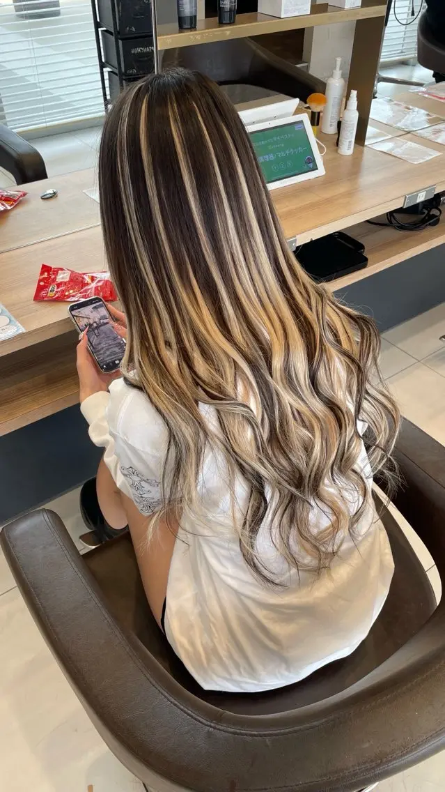 ロング エクステ レイヤーカット カタギ ユウトのヘアスタイル
