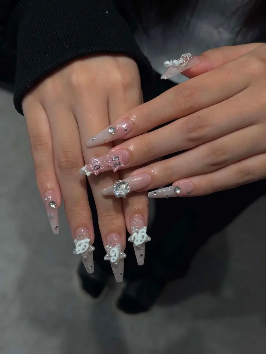 ネイル チークネイル ドット フレンチネイル グラデーション ハート ハンドネイル Julli NailStudioのネイルデザイン