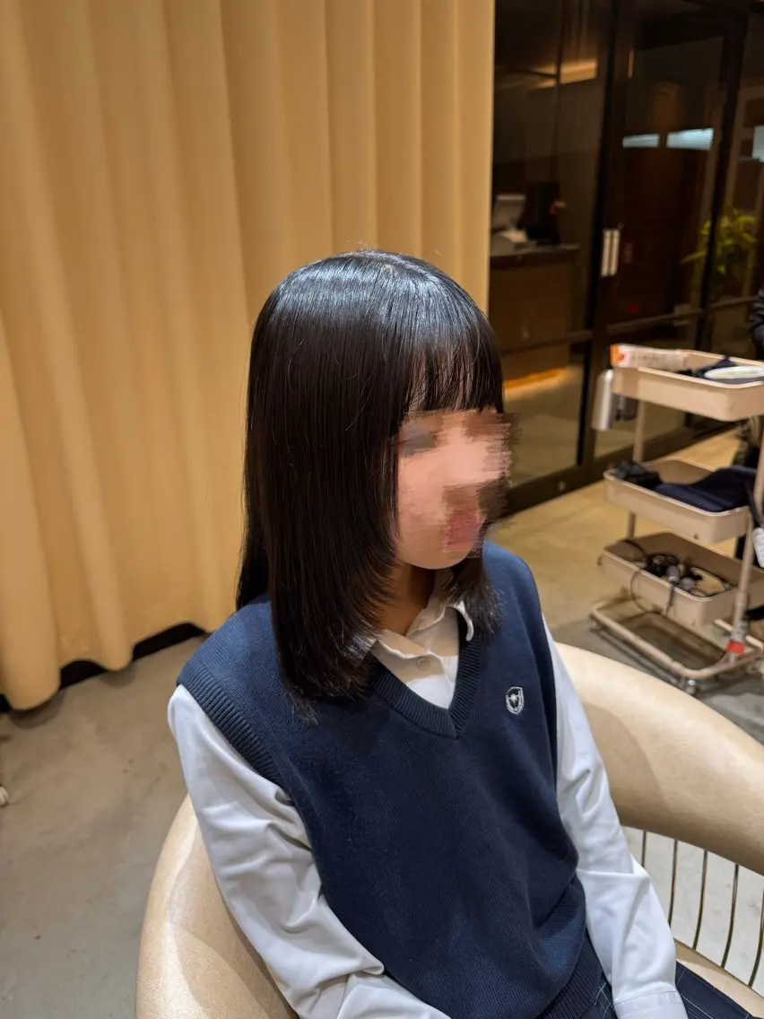 セミロング 顔まわりレイヤー 顔周りカット レイヤーカット 赤羽根 周のヘアスタイル