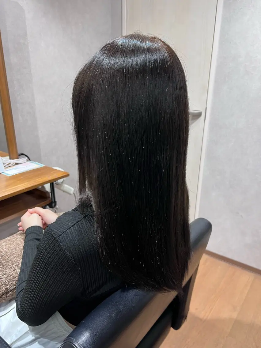 セミロング アッシュ ヘアカラー イリオモテ レナのヘアスタイル