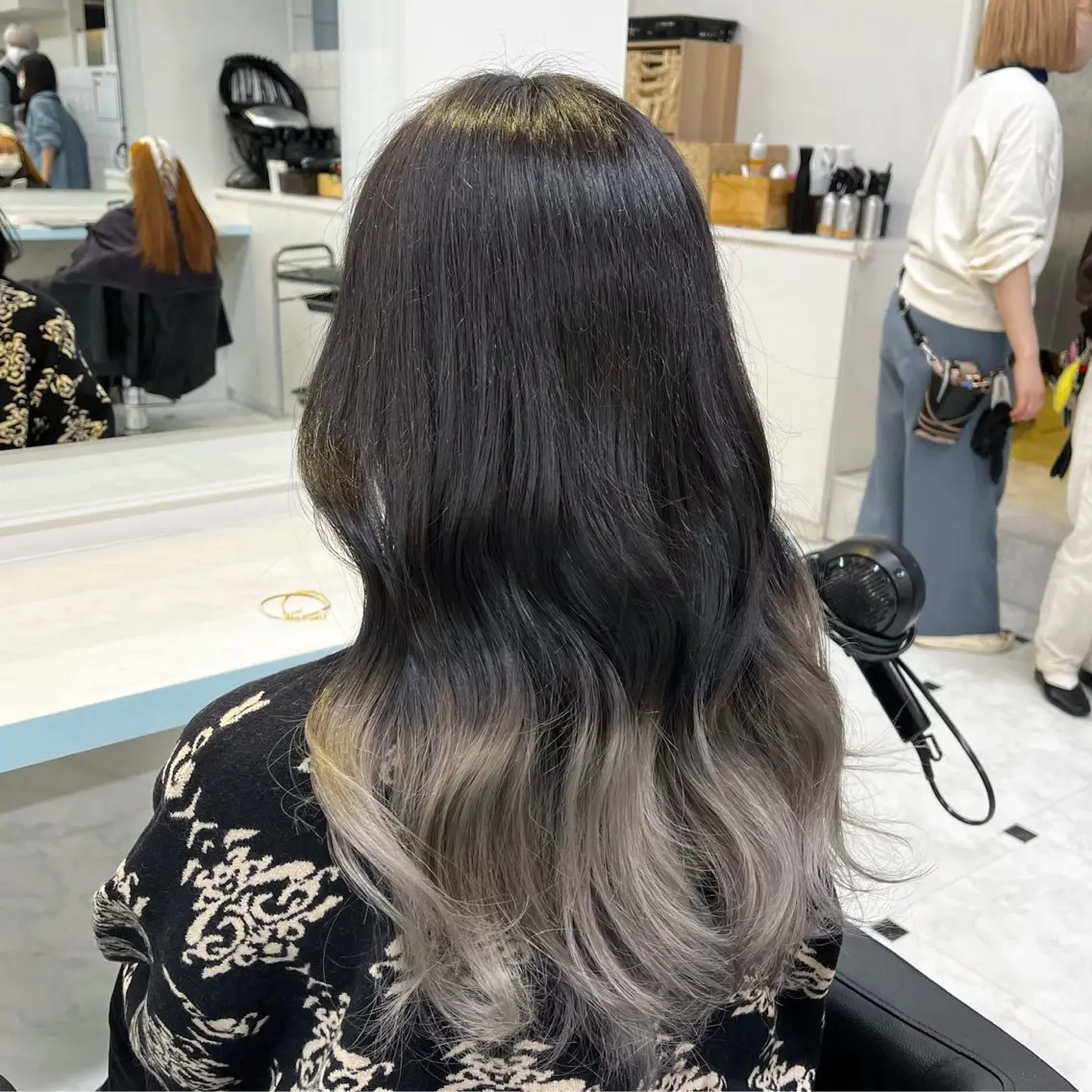 ロング カラー ヘアカラー ブリーチカラー 🩵MIZUKIのヘアスタイル