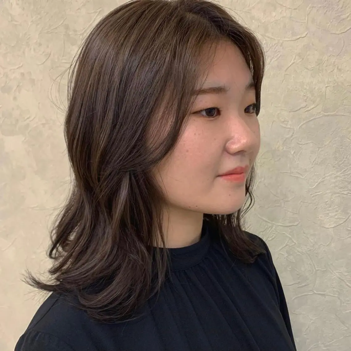 ミディアム カラー ヘアアレンジ ブラウンカラー ショコラブラウン 眉毛ワックス konomiの眉毛・アイブロウイメージ