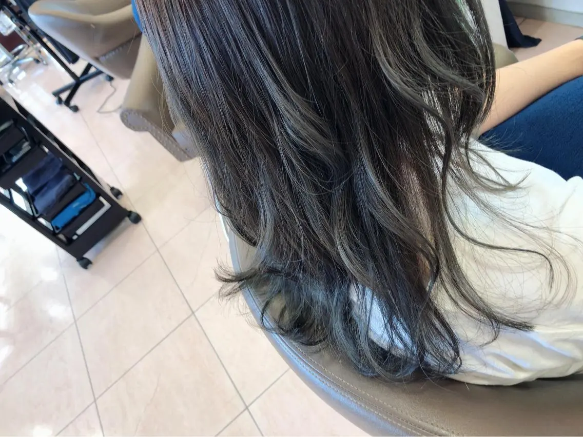 セミロング アッシュ 松田 みのりのヘアスタイル