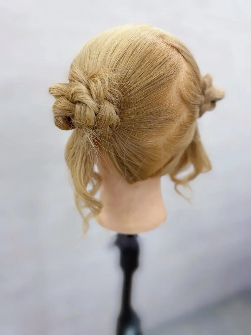 ヘアアレンジ 馬方 雫のヘアスタイル