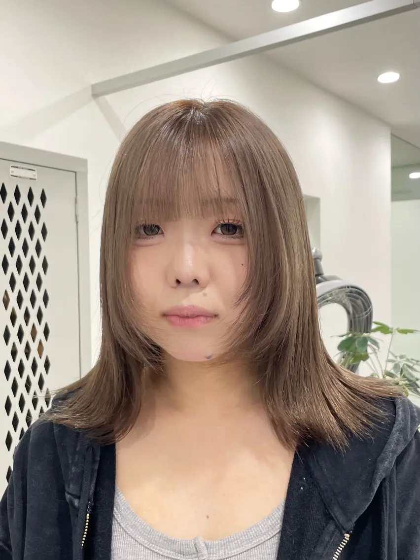 ミディアム カラー ベージュカラー ミルクティーベージュ ヘアカラー ⭐トレンドカット&カ ラーCocoro🪿のヘアスタイル