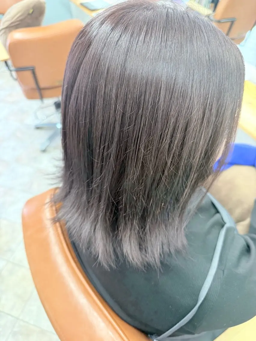 ミディアム カラー パープルカラー シルバー 永木 楓のヘアスタイル