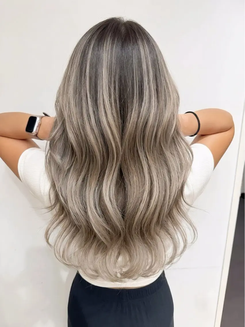 セミロング カラー バレイヤージュ ブリーチ ケアブリーチ 透明感カラー グレージュ カット ヘアカラー トリートメント バレイヤージュ 藤沢 髪質改善 竹内ケンゴのヘアスタイル