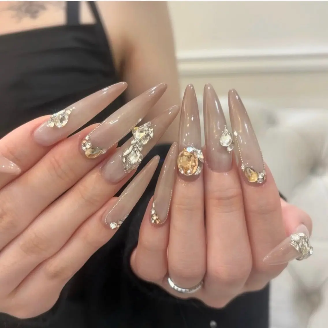 ネイル チークネイル ドット フットネイル フレンチネイル グラデーション ハンドネイル ハンドケア Nihonthy Nail 新宿のネイルデザイン