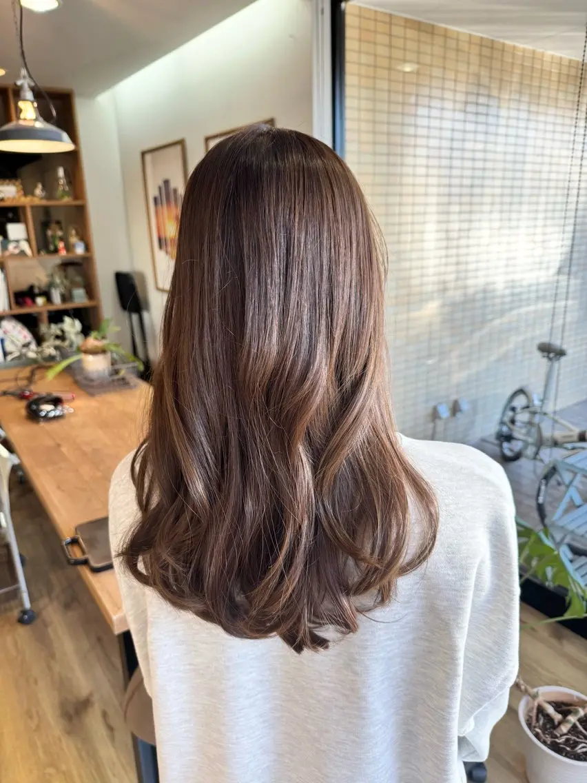 ロング カラー ベージュカラー オリーブベージュ カット ヘアカラー トリートメント ツキダテ ユイのヘアスタイル