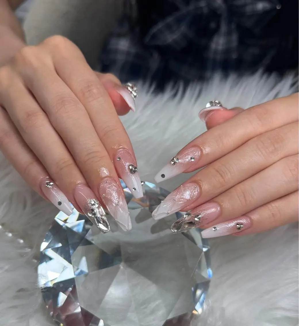 ネイル キラキラネイル 韓国ネイル マグネットネイル 持ち込み ネイルチップ ハンドネイル Chiee Bling.Nailのネイルデザイン