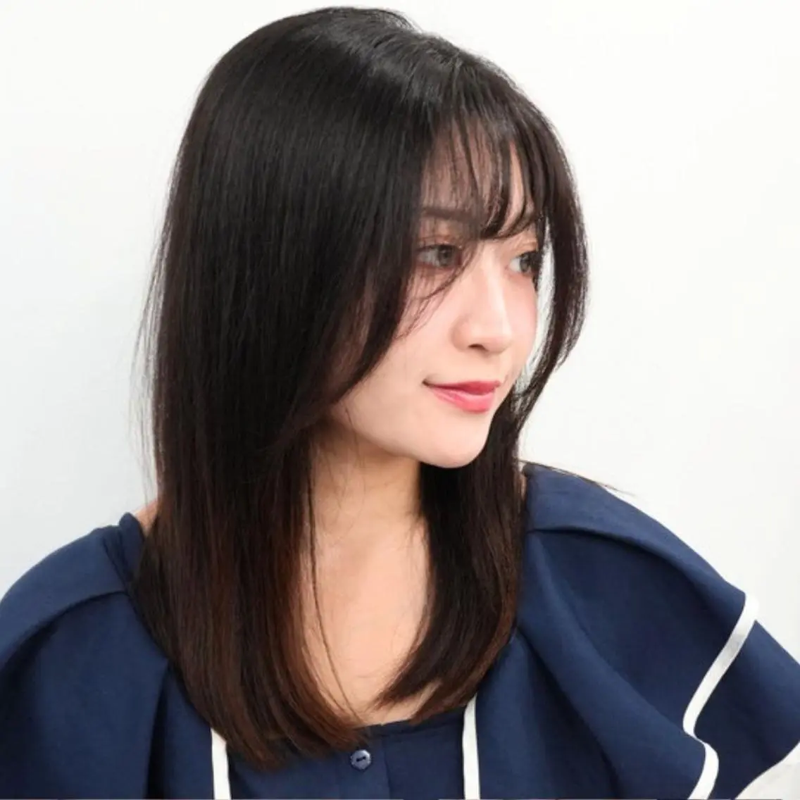 セミロング カラー 黒髪 シースルーバング 小顔カット ❇️安達 優心❇️ レイヤー/艶髪特化のヘアスタイル