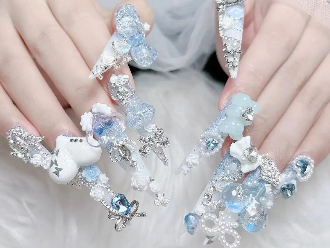 ネイル 長さ出し キラキラネイル 韓国ネイル ロングネイル マグネットネイル ハンドネイル ハンドケア Akira✨ nailのネイルデザイン