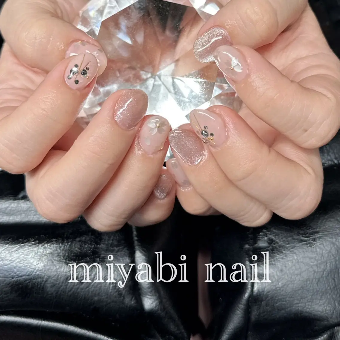 ネイル アートネイル ブラウン 桜ネイル ジェルネイル マグネットネイル ハンドネイル miyabi nail 桂川駅近くのネイルデザイン