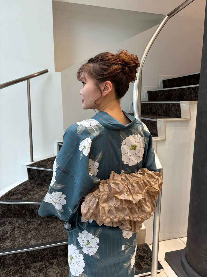 セミロング ヘアアレンジ BiBi 藪 菜月のヘアスタイル