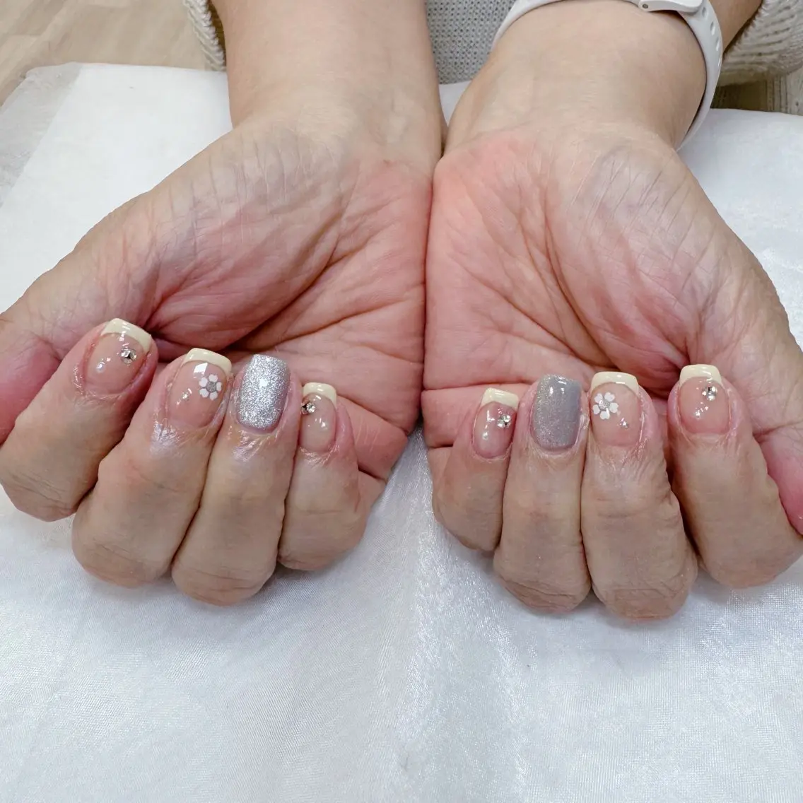 ネイル フレンチネイル キラキラネイル 黄色 maruyasu. yのネイルデザイン
