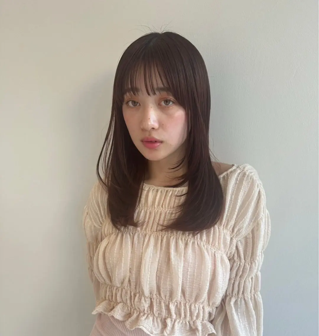ミディアム 前田 樺音のヘアスタイル