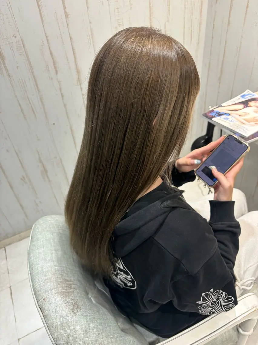 カラー ヘアカラー 岡田 真鈴のヘアスタイル