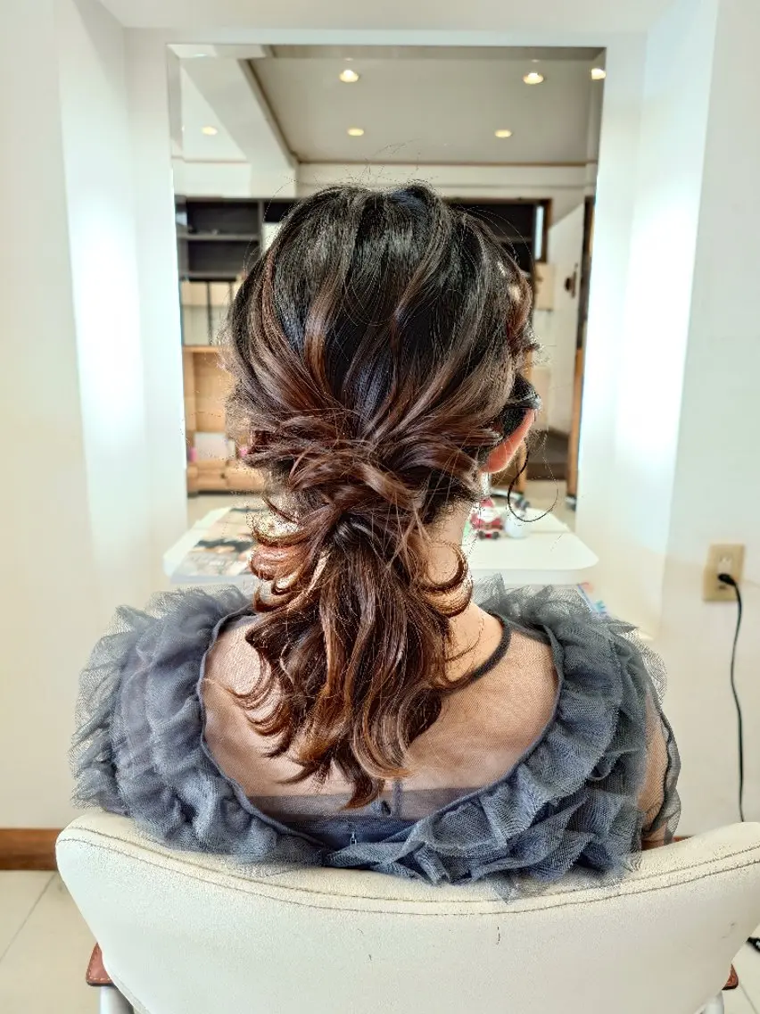 セミロング ヘアアレンジ ポニーテール ヘアセット ｷﾝｼﾞｮｳ ｴﾅﾐのヘアスタイル