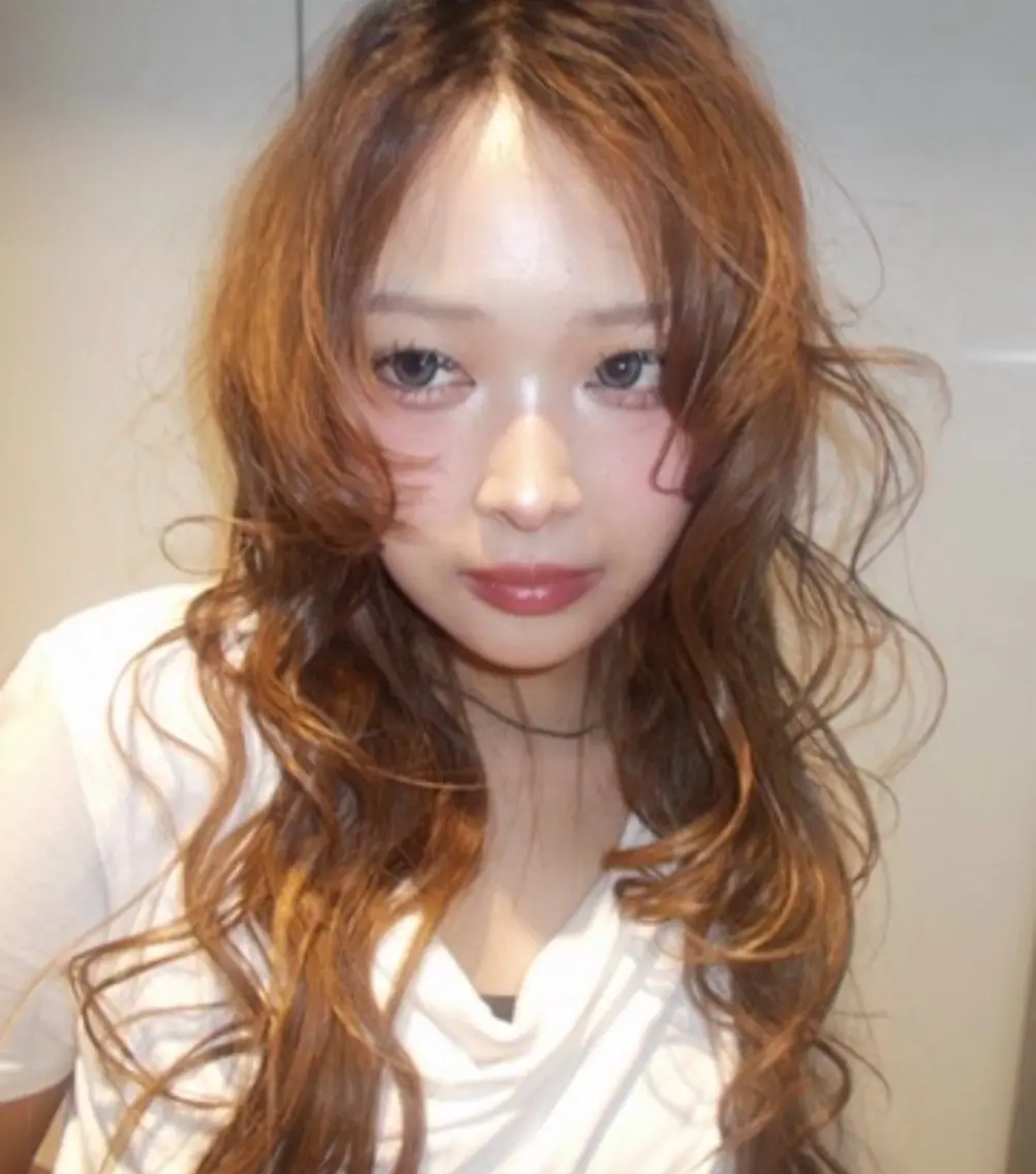 ロング カラー ヘアカラー トリートメント モモカ Dean/ブリーチのヘアスタイル