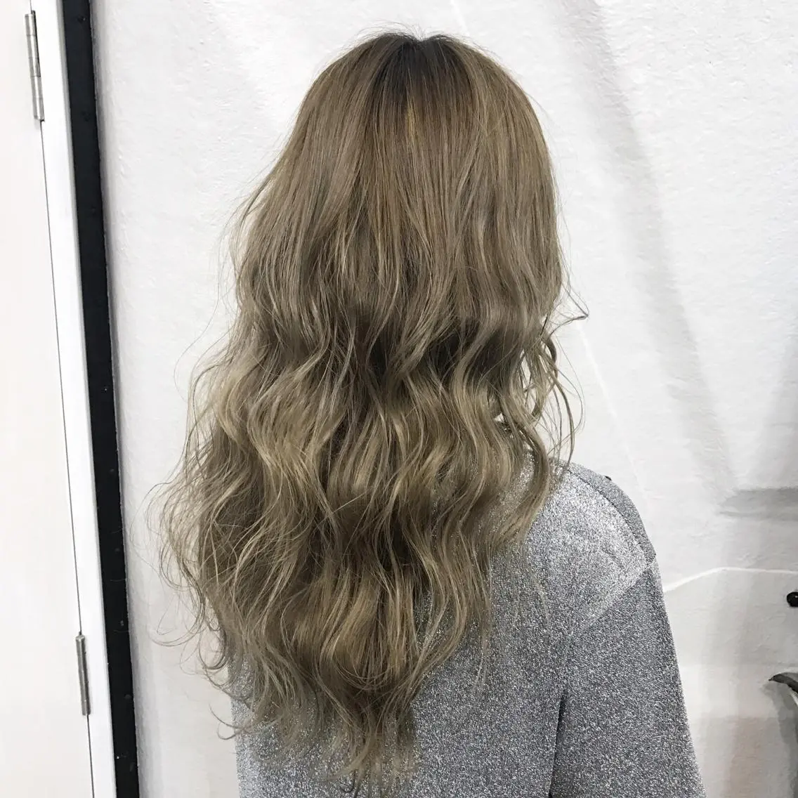カラー アッシュ ベージュカラー ブリーチ ホワイトアッシュ K-POP好き美容師 🇰🇷Kai.Yのヘアスタイル