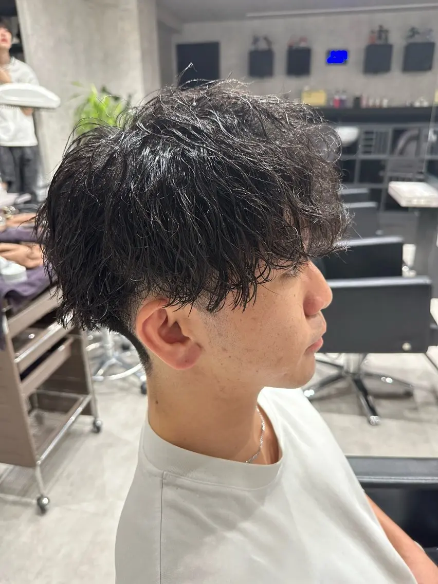 ショート パーマ メンズ メンズパーマ ツイストスパイラルパーマ スパイラルパーマ カット ユウ🪄 パーマ指名No1のヘアスタイル