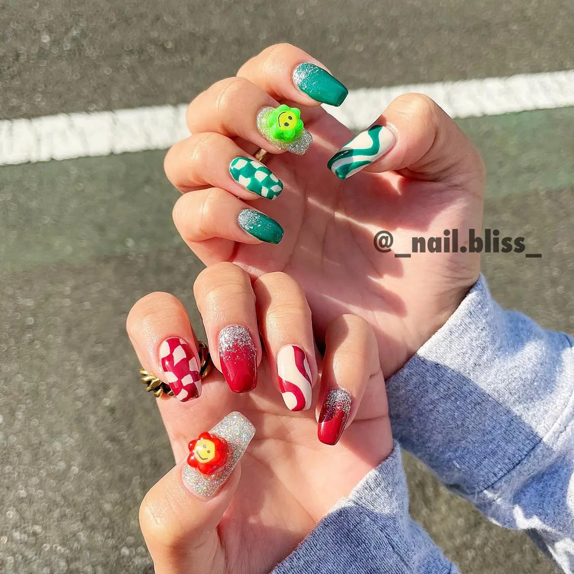 ネイル グリーン 赤色 ハンドネイル NAIL BLISSのネイルデザイン